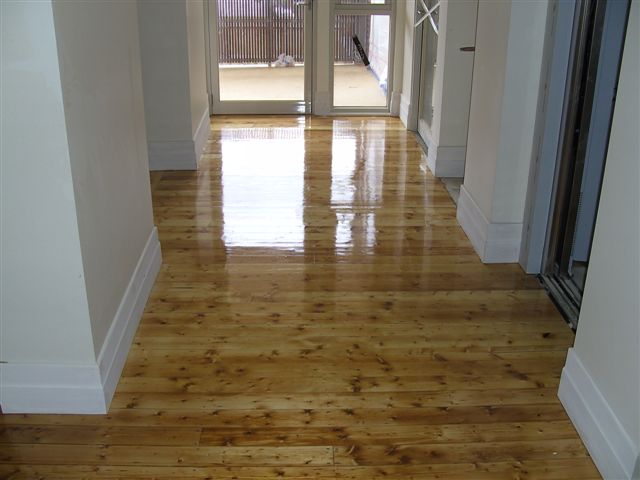 http://www.stepflooring.co.uk/wp-content/uploads/2011/09/gloss-floors.jpg